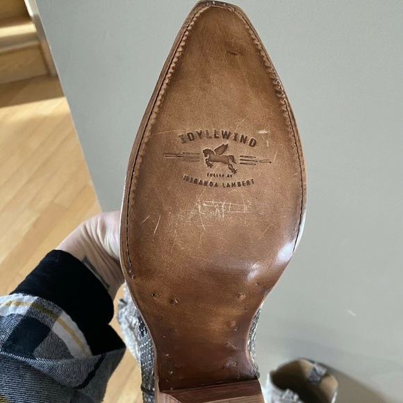 Woman’s Snakeskin Cowboy boots - Picture 2 of 3